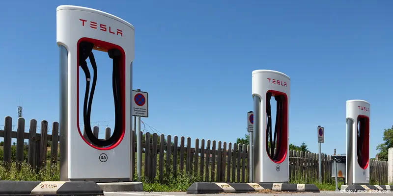 Tesla lanciert neue Ladestation für andere E-Marken